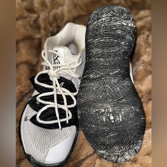 Nike Kyrie 5 Oreo - AO2918-100 Men’s US 8 - Picture 7 of 15